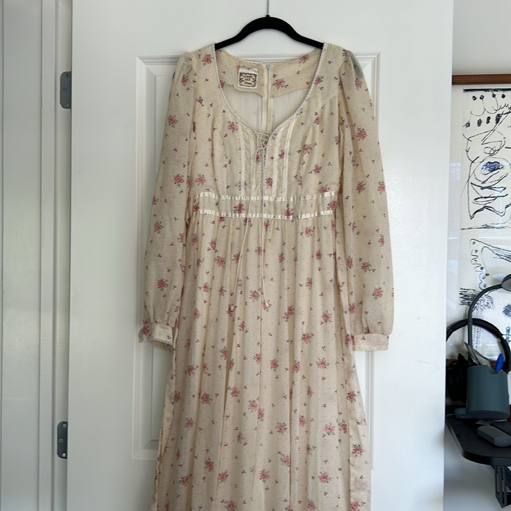 Vintage 1981 Jessica McClintock for Gunne Sax ivory-sprigged prom dress